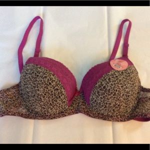 Animal Print Under Underwire Bra’s Lace Trim